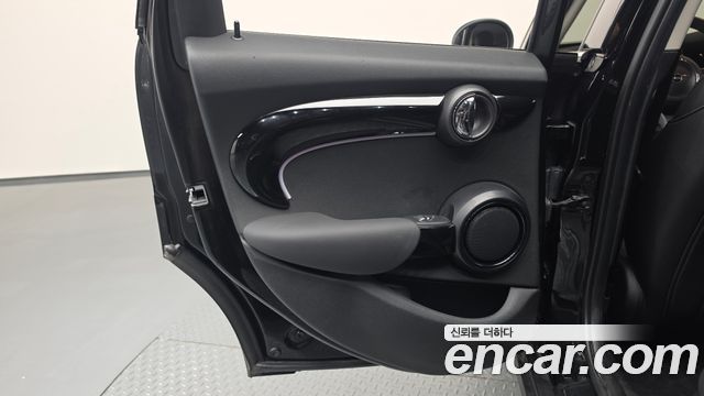 Mini Cooper 2023 — photo 15