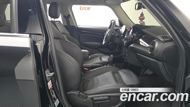 Mini Cooper 2023 — photo 16