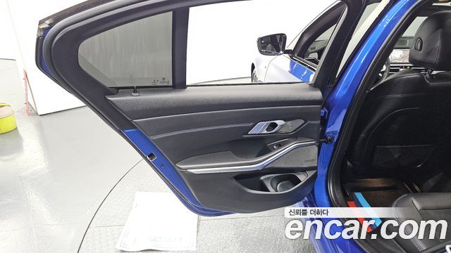 BMW 3-Series 2020 — photo 15