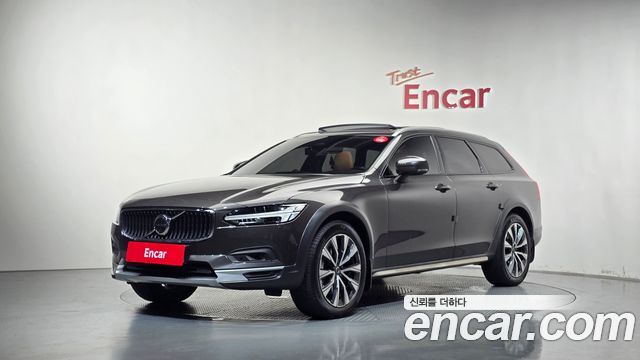 Volvo V90 2022 — photo 1