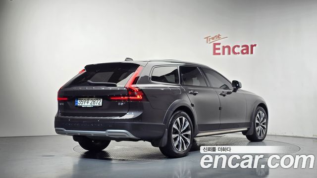 Volvo V90 2022 — photo 2