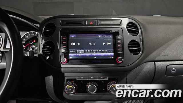 Volkswagen Tiguan 2015 — photo 14