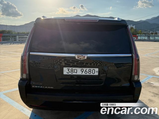 Cadillac Escalade 2018 — photo 5