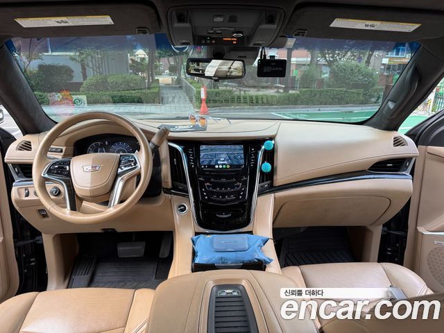 Cadillac Escalade 2018 — photo 13