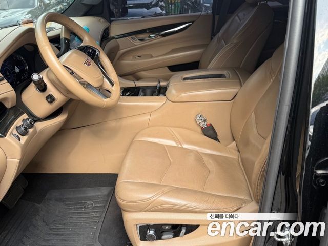 Cadillac Escalade 2018 — photo 16