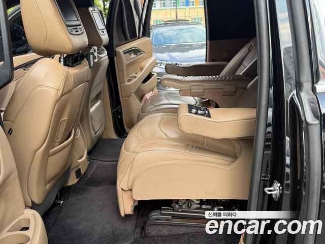 Cadillac Escalade 2018 — photo 17