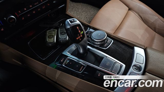 BMW 7-Series 2013 — photo 12