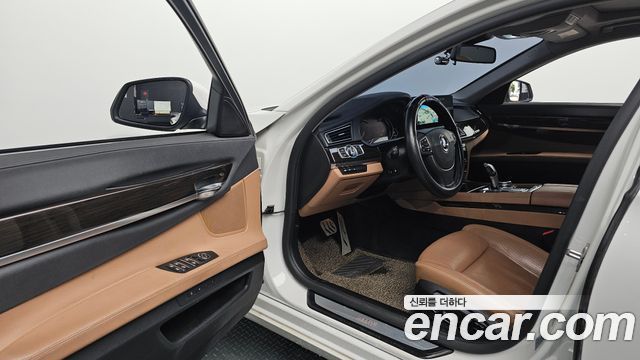 BMW 7-Series 2013 — photo 13