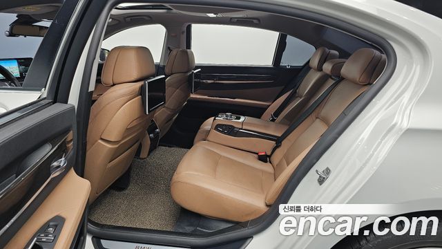 BMW 7-Series 2013 — photo 18