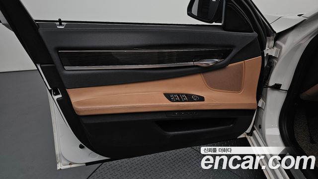BMW 7-Series 2013 — photo 14