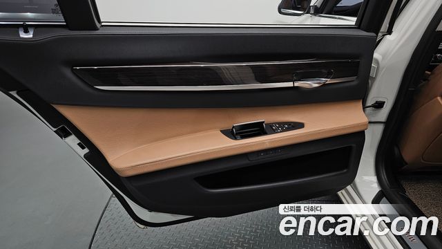 BMW 7-Series 2013 — photo 15