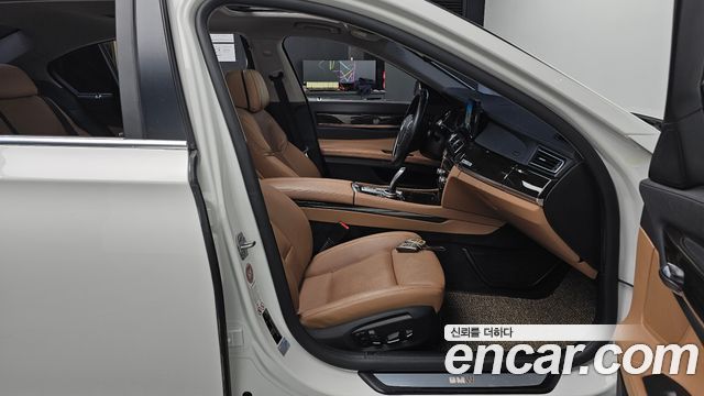 BMW 7-Series 2013 — photo 16