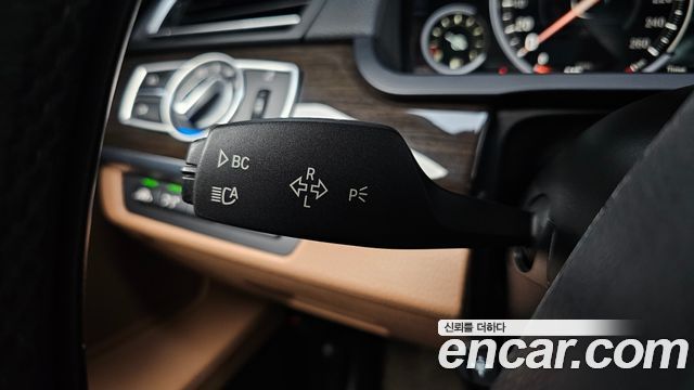 BMW 7-Series 2013 — photo 27