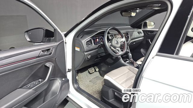 Volkswagen T-Roc 2022 — photo 10