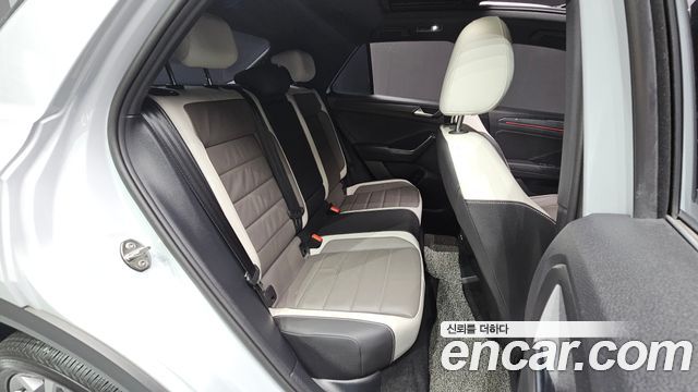 Volkswagen T-Roc 2022 — photo 11