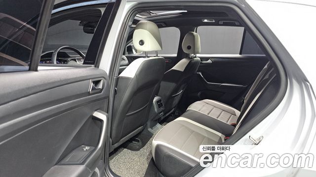 Volkswagen T-Roc 2022 — photo 12