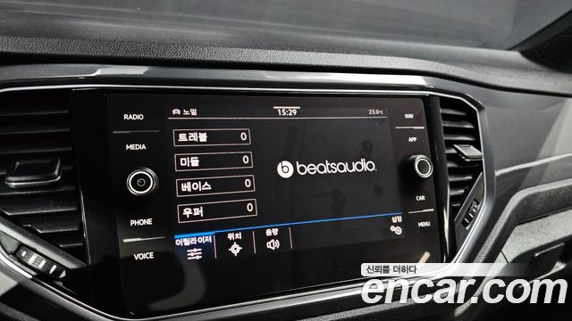 Volkswagen T-Roc 2022 — photo 16