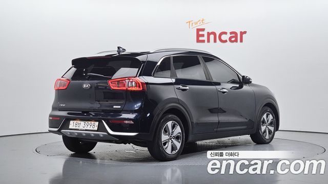 Kia Niro 2017 — photo 2