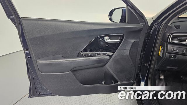 Kia Niro 2017 — photo 14
