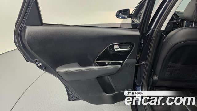 Kia Niro 2017 — photo 15