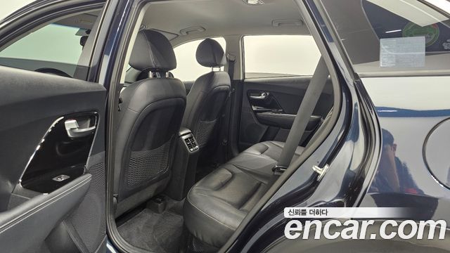 Kia Niro 2017 — photo 16