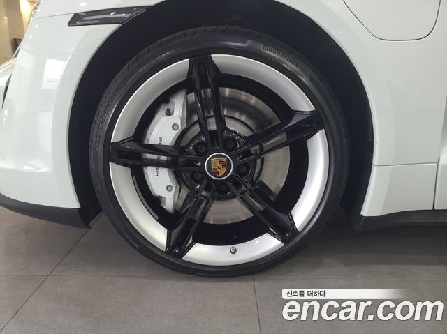 Porsche Taycan 2021 — photo 5
