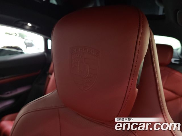 Porsche Taycan 2021 — photo 17