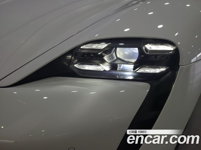 Porsche Taycan 2021 — photo 20