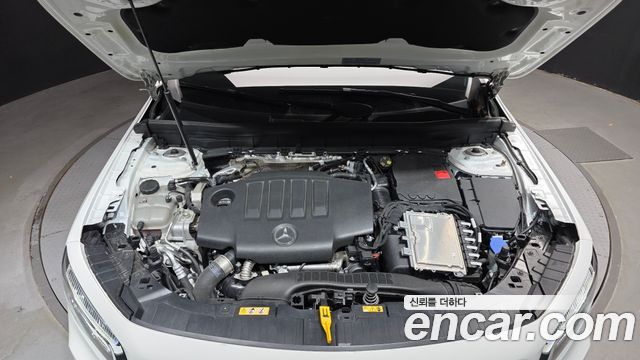 Mercedes-Benz GLB-Class 2024 — photo 6