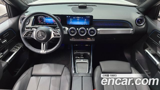 Mercedes-Benz GLB-Class 2024 — photo 10