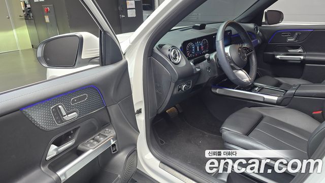 Mercedes-Benz GLB-Class 2024 — photo 13