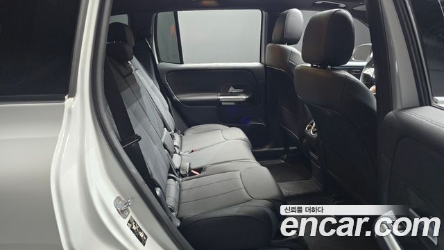 Mercedes-Benz GLB-Class 2024 — photo 17