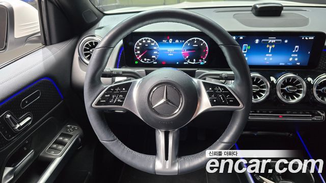 Mercedes-Benz GLB-Class 2024 — photo 19