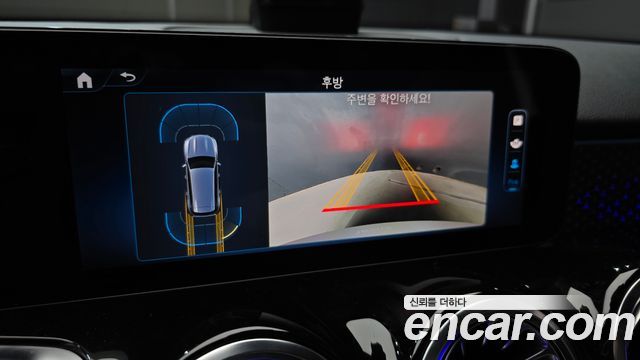 Mercedes-Benz GLB-Class 2024 — photo 20