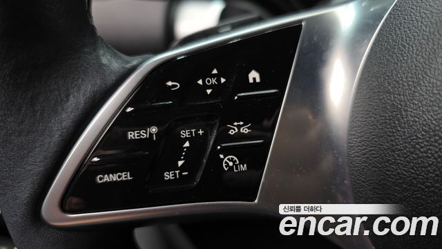 Mercedes-Benz GLB-Class 2024 — photo 23