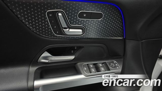 Mercedes-Benz GLB-Class 2024 — photo 25