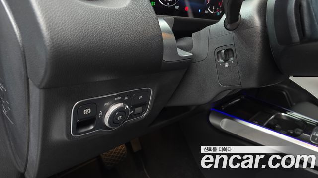Mercedes-Benz GLB-Class 2024 — photo 26