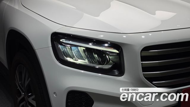 Mercedes-Benz GLB-Class 2024 — photo 8