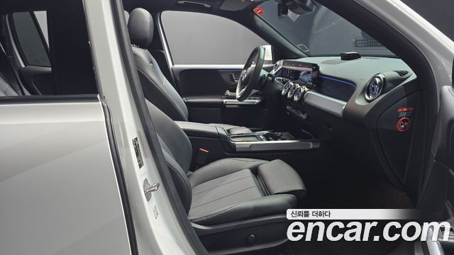 Mercedes-Benz GLB-Class 2024 — photo 16