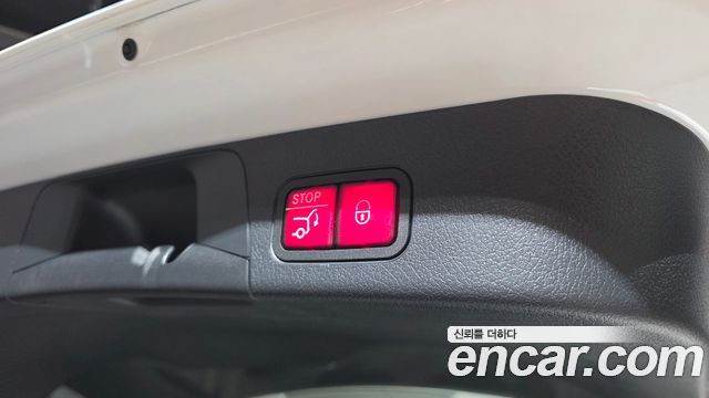 Mercedes-Benz GLB-Class 2024 — photo 29