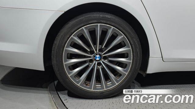 BMW 7-Series 2010 — photo 5