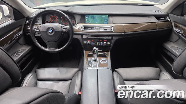 BMW 7-Series 2010 — photo 7
