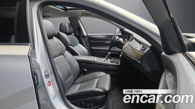 BMW 7-Series 2010 — photo 11