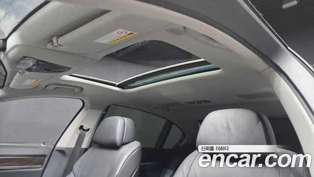BMW 7-Series 2010 — photo 18