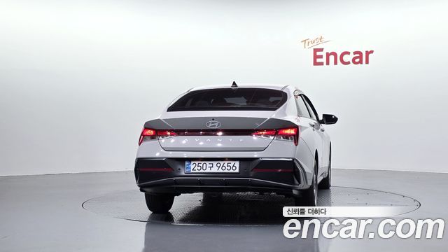 Hyundai AVANTE 2025 — photo 4