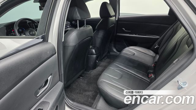 Hyundai AVANTE 2025 — photo 18