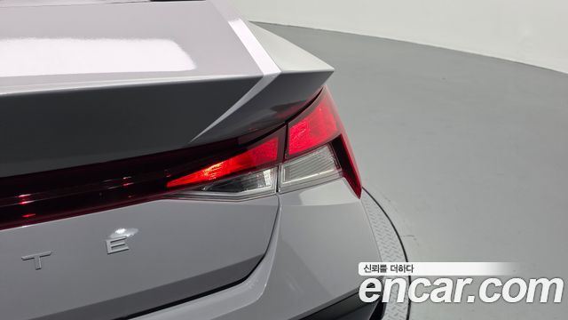 Hyundai AVANTE 2025 — photo 9