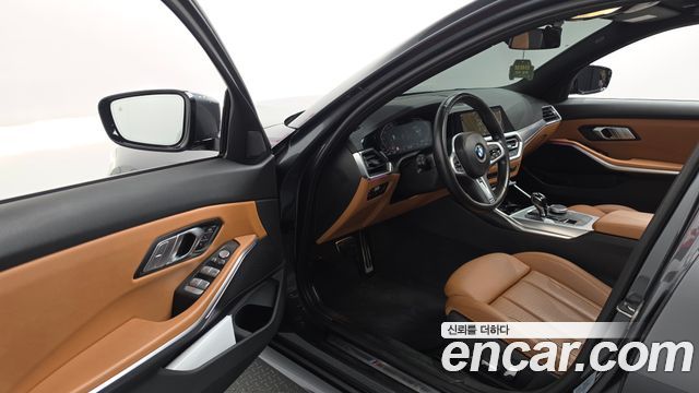 BMW 3-Series 2022 — photo 13