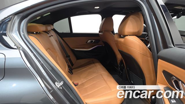 BMW 3-Series 2022 — photo 17