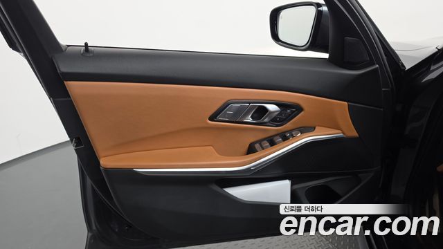 BMW 3-Series 2022 — photo 14